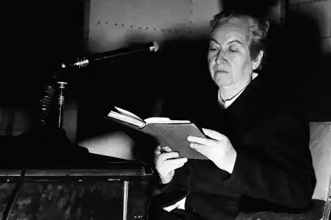 Imagen 1 de Gabriela Mistral: “Lo primero es la tierra”