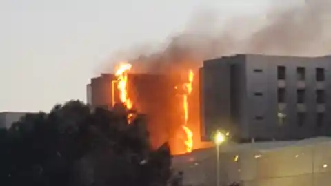 Imagen 1 de Evacuado el hospital Santa Lucía de Cartagena por un grave incendio
