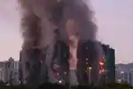 Imagen 1 de Un espectacular incendio en una urbanización de pisos en Hong Kong deja al menos 4 muertos y varias personas atrapadas