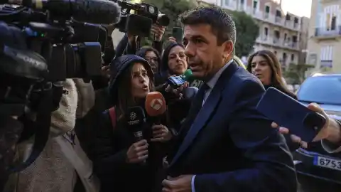 Imagen 1 de Mazón insiste en que llegó andando al Palau desde el parking el día de la DANA y niega que Vilaplana le llevara en coche