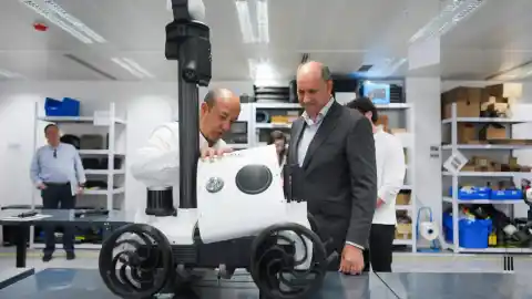 Imagen 1 de Madrid fijará por ley el acceso online a los servicios públicos y los usos éticos de la inteligencia artificial