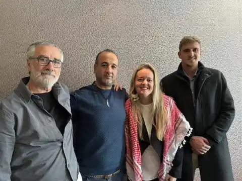 Imagen 1 de Refaat Alathamna, médico gazatí: “Israel ha hecho del dinero de los palestinos algo inútil. No hay nada que comprar en la Franja”