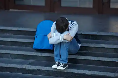 Imagen 1 de Un infierno de acoso escolar en Cáceres termina en condena para cuatro menores: “Puto gay. Calvo. Tu padre se va a morir”