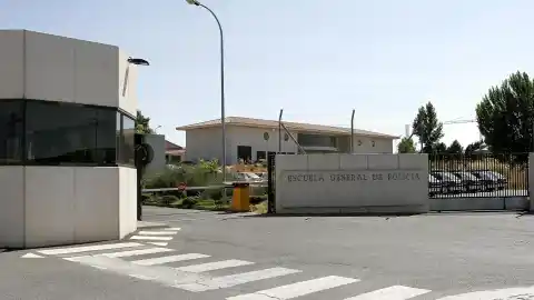 Imagen 1 de ​La Policía se queda sin pistolas para enseñar a los agentes de la academia de Ávila: "Hay más alumnos que armas"