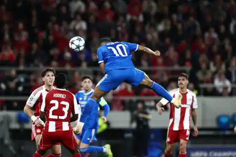 Imagen 1 de El mejor Mbappé no evita la angustia del Madrid