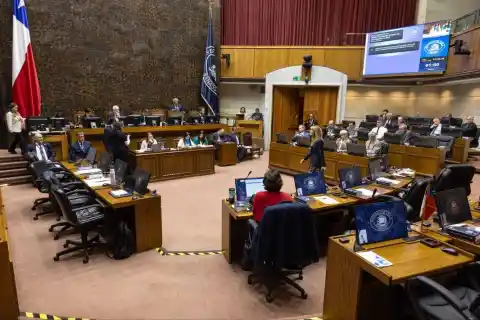 Imagen 1 de El Congreso chileno despacha a ley el último presupuesto presentado por el presidente Gabriel Boric