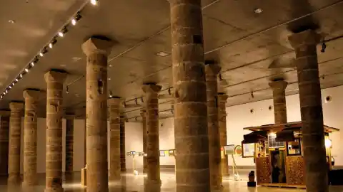 Imagen 1 de Los mil usos de las columnas medievales de la Panera, de cuartel de la policía a centro de arte