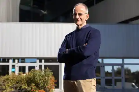 Imagen 1 de Juan Valcárcel, biólogo molecular: “Cada uno de nosotros somos una experiencia única. ¿Qué sentido tiene clonarnos?”