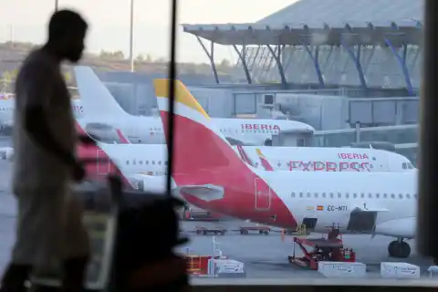 Imagen 1 de Venezuela revoca la concesión a Iberia, TAP, Avianca, Latam, Turkish y Gol tras suspender sus vuelos en plena escalada militar