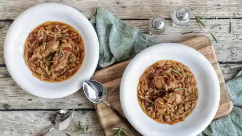 Imagen 1 de Prepara un orzo cremoso con lomo de conejo, jamón y ñora para una comida especial
