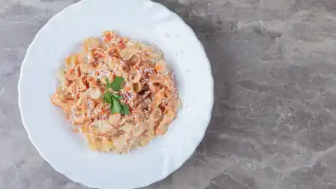 Imagen 1 de Pasta con atún al estilo siciliano: un plato barato y original que te lleva a Italia