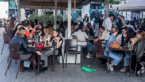 Imagen 1 de Madrid regula la normativa de 6.000 terrazas y 30 quioscos que endurece las sanciones