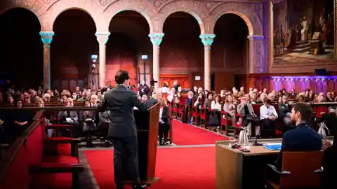 Imagen 1 de La UB aprueba un nuevo Estatut que redefine su futuro y refuerza la autonomía universitaria