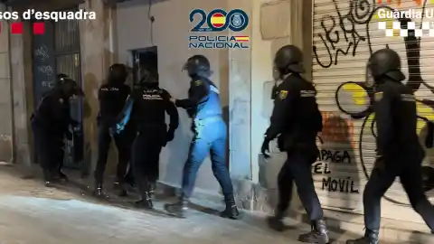 Imagen 1 de Desmantelada una red criminal que explotaba sexualmente a mujeres en centros de estética y masajes de Barcelona y Marbella