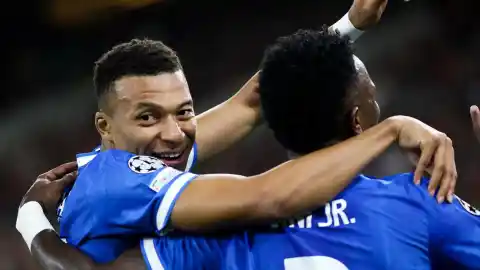 Imagen 1 de El enganchón de Mbappé con un periodista: "Es una falta de respeto"