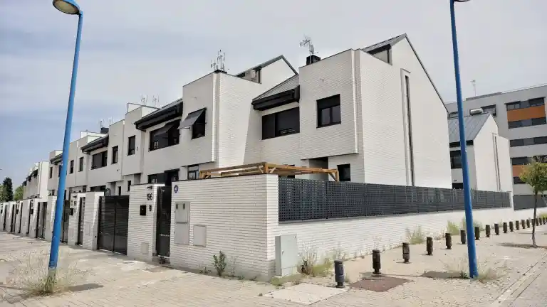 Imagen 1 de Las hipotecas sobre viviendas se disparan un 12% y marca la mayor cifra en 15 años para un mes de septiembre el tipo de interés baja al 2,85%