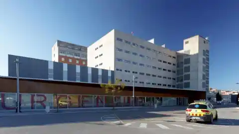 Imagen 1 de Dos heridos graves en un atropello frente al hospital Joan XXIII de Tarragona