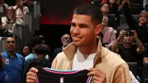 Imagen 1 de Las vacaciones de Carlos Alcaraz: partido de la NBA, reencuentro con un amigo y jornada de pesca