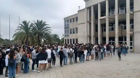 Imagen 1 de Desalojan algunas facultades de la Universidad de Las Palmas tras recibir un correo con amenaza de masacre