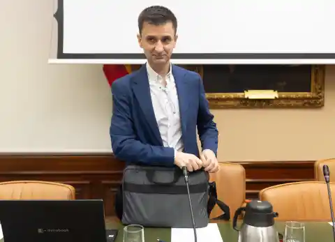 Imagen 1 de José Pablo López ratifica en las Cortes el veto de RTVE a Israel en Eurovisión