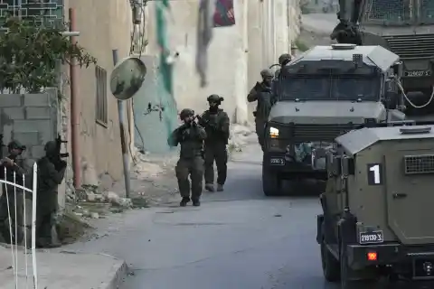 Imagen 1 de Un vídeo capta cómo el ejército israelí ejecuta a dos palestinos desarmados en Cisjordania