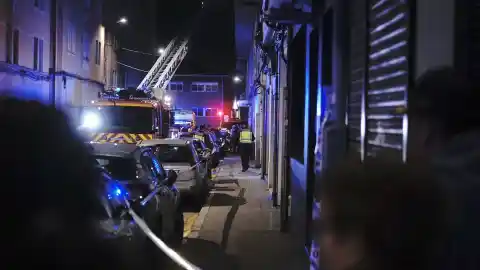 Imagen 1 de Muere un hombre y otro se encuentra crítico por la inhalación de humo en un incendio en A Coruña