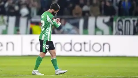 Imagen 1 de Triunfo europeo sufrido y malas noticias para el Betis a las puertas del derbi ante el Sevilla
