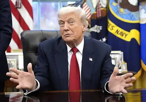 Imagen 1 de Del Rolex al lingote de oro: analizan si los regalos de empresarios suizos al presidente estadounidense fueron un intento de soborno