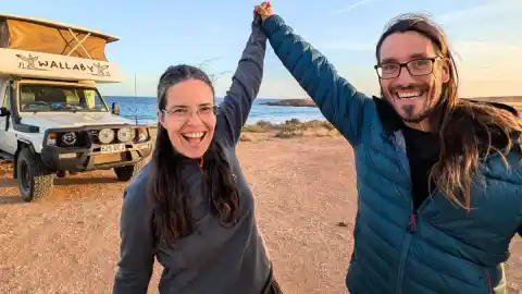 Imagen 1 de “Hace 13 años que no pagamos alquiler”: así viven dos catalanes viajando en furgoneta