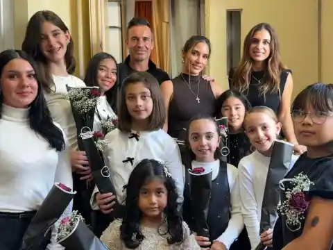 Imagen 1 de Alicia nunca pudo hablar en sus seis años de vida hasta que entró en un coro y empezó a cantar: “No voy a callar nunca”