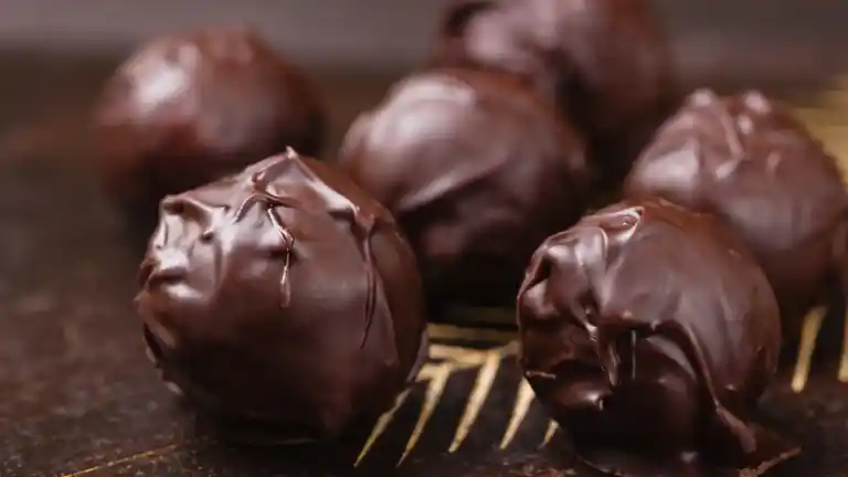 Imagen 1 de Cómo hacer bombones de chocolate fáciles y deliciosos usando únicamente 2 ingredientes