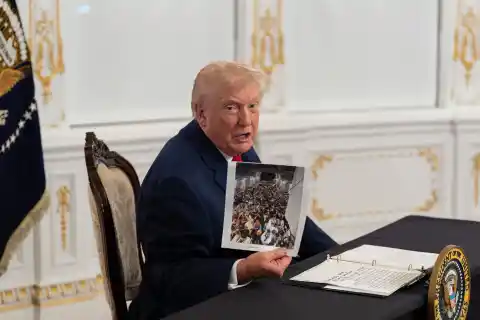 Imagen 1 de Trump promete “detener permanentemente la migración de todos los países del Tercer Mundo”