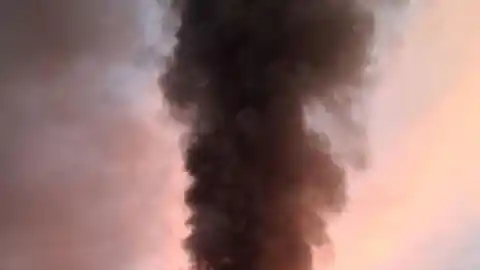 Imagen 1 de Un incendio en una planta de reciclaje en Caldes de Montbui deja tres heridos y obliga a cortar la C-59