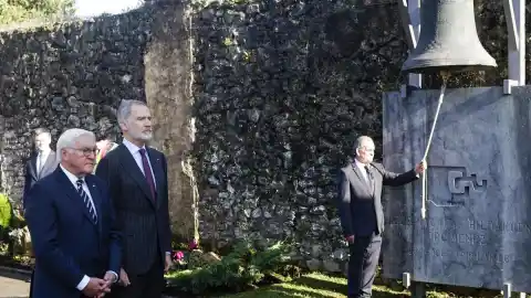 Imagen 1 de Felipe VI y el presidente alemán protagonizan un histórico acto de desagravio en Gernika