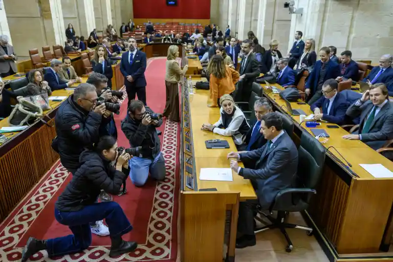 Imagen 1 de Moreno se ceba con la ausencia de Montero en el principal debate político en Andalucía