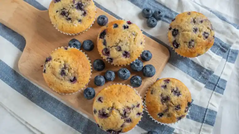 Imagen 1 de Muffins de arándanos sin gluten y altos en proteínas: una receta ideal para quitarnos el antojo de dulce