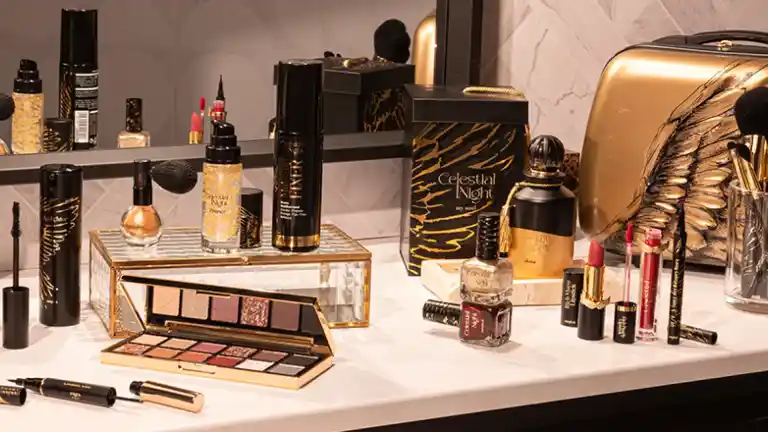 Imagen 1 de Así es la nueva colección de maquillaje de Mercadona para Navidad: “Te invita a brillar como las estrellas"